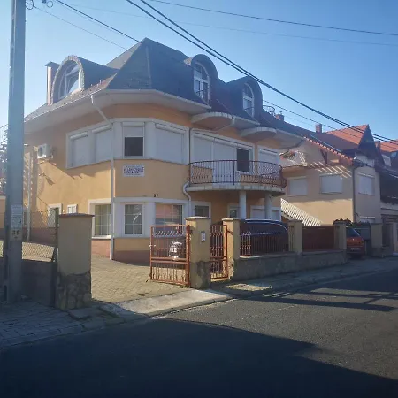 Zold Solyom Apartman